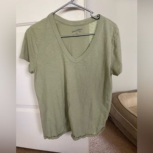 Universal thread tshirt. Size M